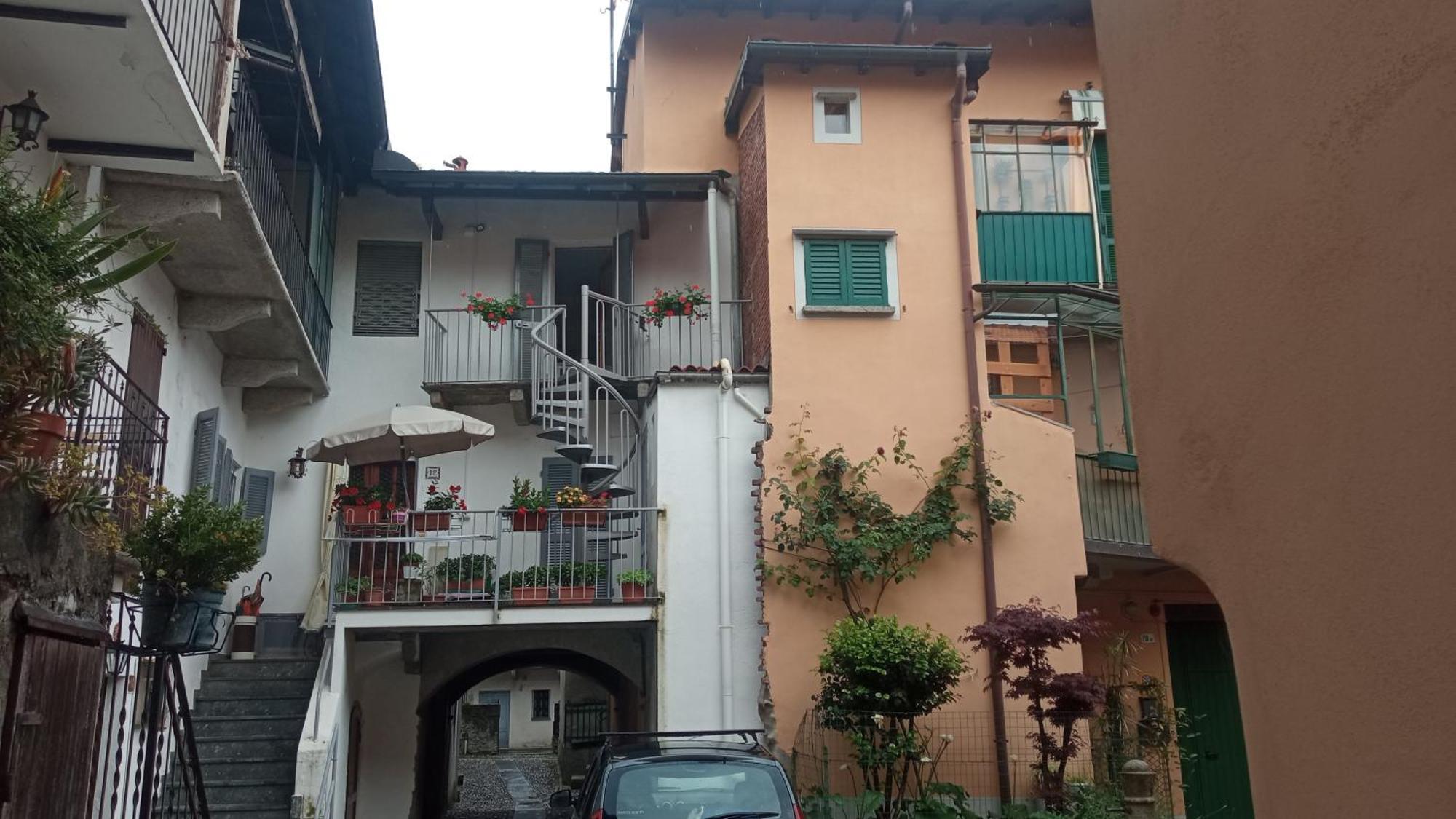 Casa Vacanze Scent Of Roses Verbania Eksteriør bilde